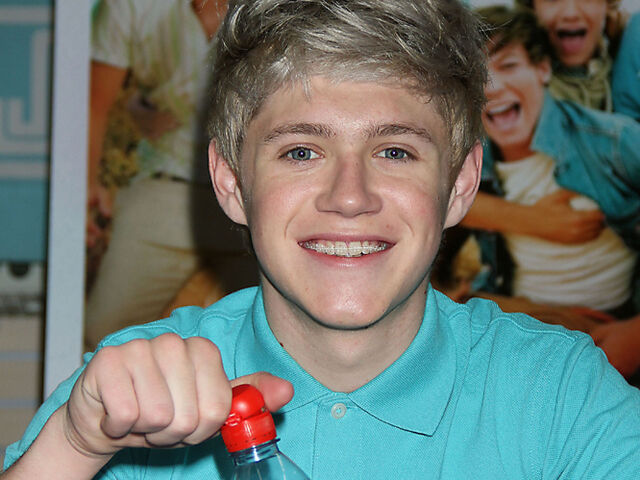 File:5962357 8 one direction.jpg