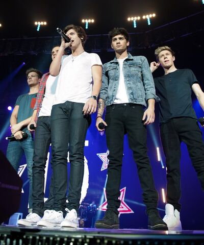 File:Jingle bell ball.jpg