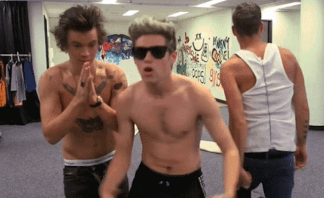File:Niall-horan-harry-styles-dance.gif