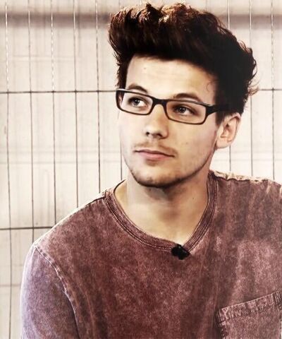 File:PrettyglassesLouis.jpg