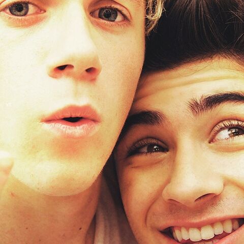 Datei:Zayn and Niall.jpg