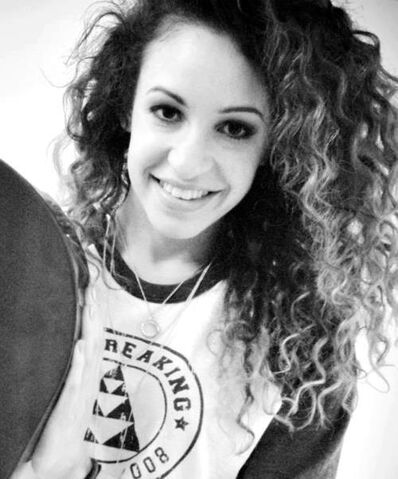 Datei:Beautiful-Danielle-danielle-peazer-31009328-500-602.jpg