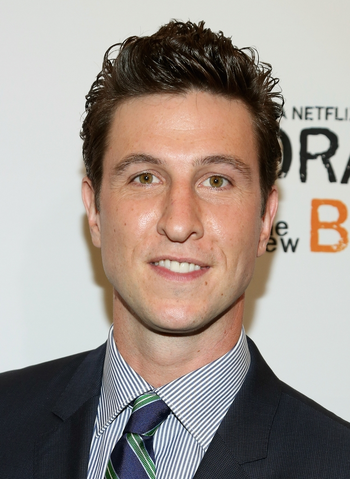 File:Pablo Schreiber.png