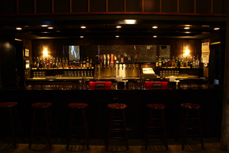File:Bar-with-stools.jpg