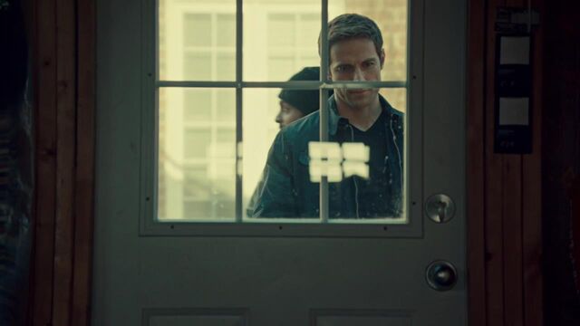 File:OrphanBlackS01E06-2009.jpg