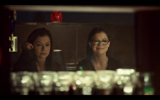 File:OrphanBlack1x03SarahCosima.jpg