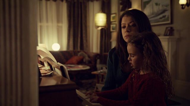 File:OrphanBlackS01E07-1323.jpg