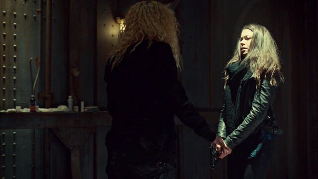 File:OrphanBlackS01E092136.jpg