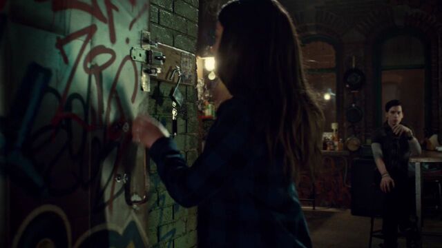 File:OrphanBlackS01E10 0958.jpg