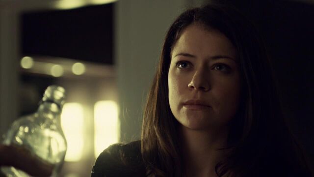 File:OrphanBlackS01E06-2483.jpg