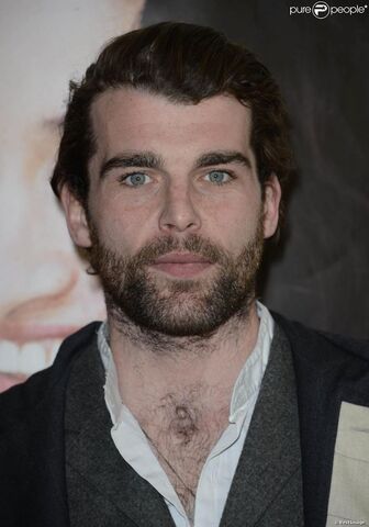 Archivo:Stanley-weber.jpg