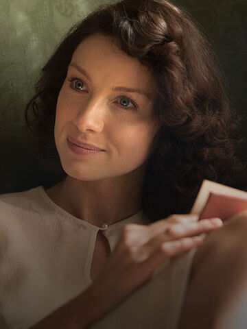 File:Outlander Cast Claire 420x560.jpg
