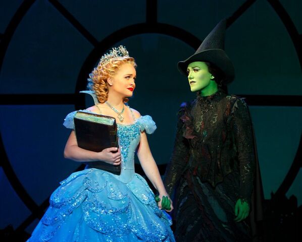 File:Emily-Koch and Amanda-Jane-Cooper.jpg