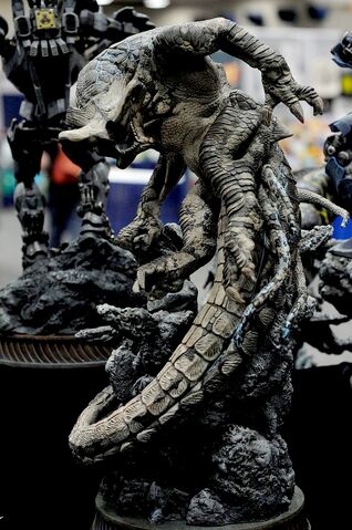 File:Sideshow colectibles pacific rim slattern statue 2.jpg