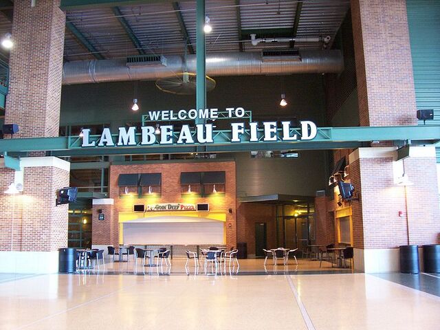 File:LambeauFieldWelcome2007.jpg
