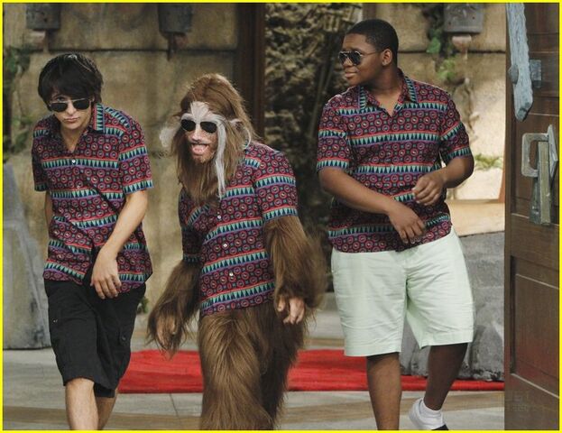 File:Mitchel-musso-wild-things-kelsey-chow-teen-vogue-09.jpg