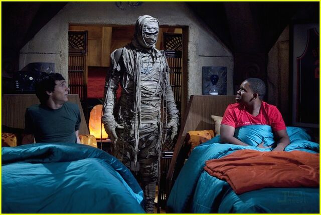 File:Mitchel-musso-doc-shaw-mummy-pok-15.jpg