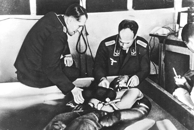 Pilt:800px-Dachau cold water immersion.jpg