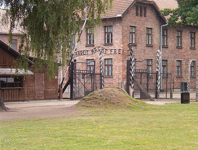 Pilt:794px-Arbeit-auschwitz04.jpg