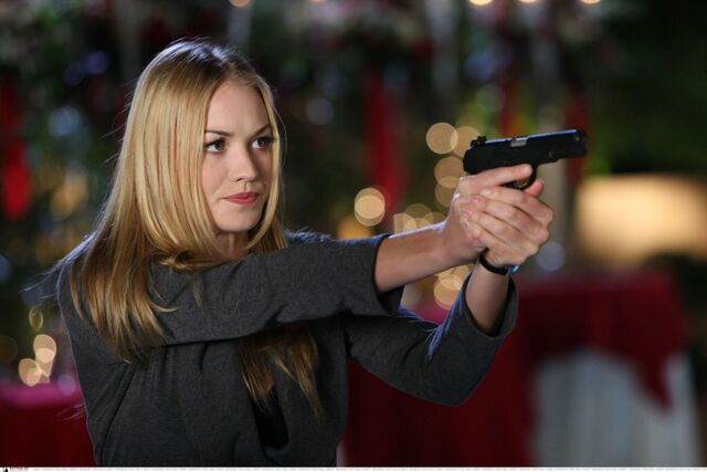 File:Sarah-Walker-Chuck-female-ass-kickers-4056140-2560-1707.jpg