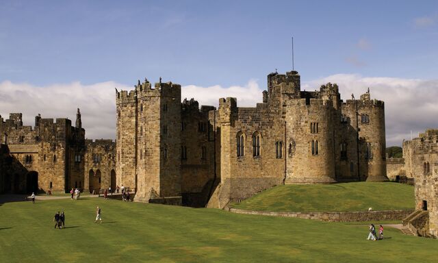 File:Alnwick Castle.jpg