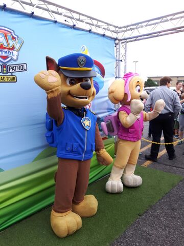 File:ChaseSkyeRollPatrolTour.jpg