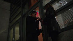 1x06 - Breaking in.png