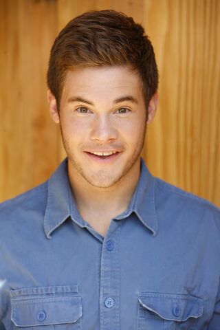File:Adam DeVine.jpg