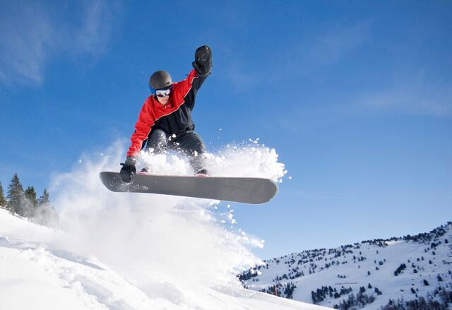 File:Snowboarding.jpg