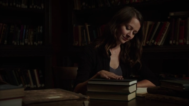 Archivo:3x11 - Root libros.png