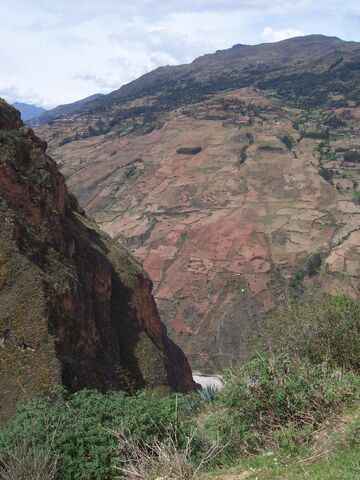 Archivo:Precipicio Rio Marañon.jpg