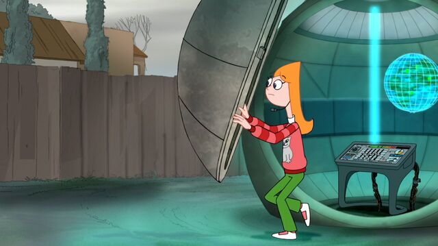 File:Candace closing the capsle.jpg