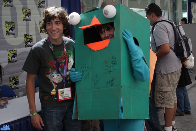 File:AgentGMomSuit.jpg