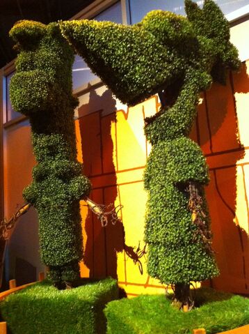File:Phineas and Ferb topiary.jpg