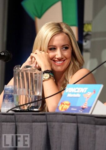 File:Ashleycomicon2011.jpg