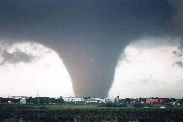 File:Tornado.jpg