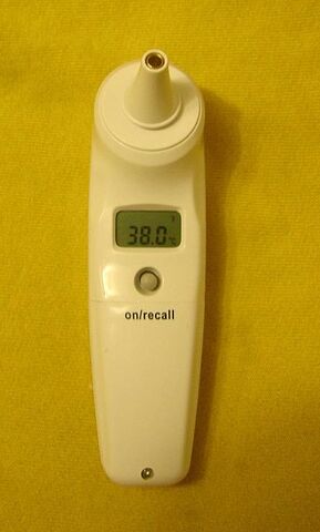 Datei:361px-Ohrthermometer.jpg