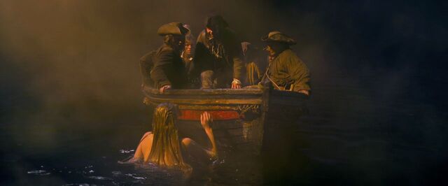 File:Tamarafrontoflongboat.jpg