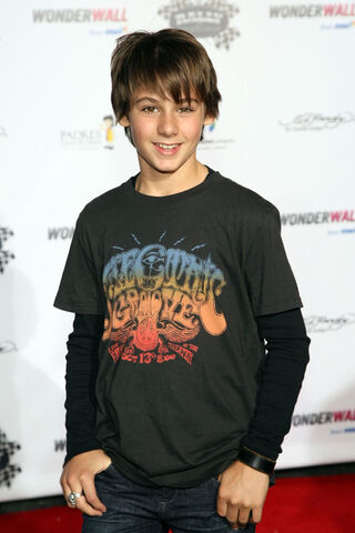 File:Dominic-scott-kay-09.jpg