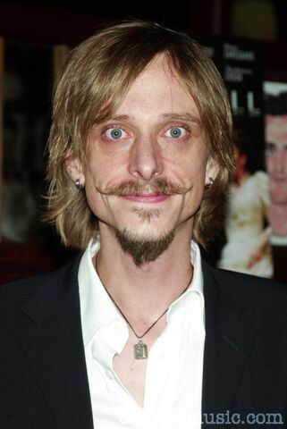 File:Mackenzie crook 2104173.jpg