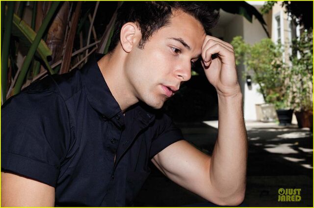 File:Skylar-astin-august-man-feature--07.jpg