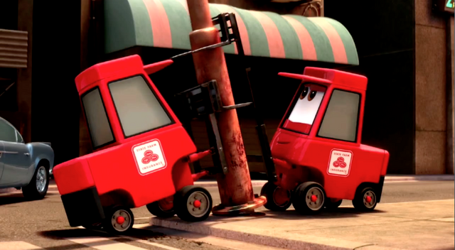 File:StateFarm Pitties4.png
