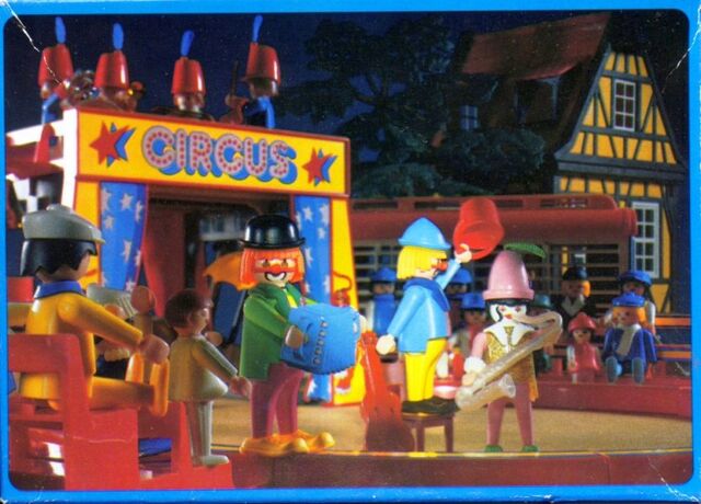 File:Gary and his clowns.jpg