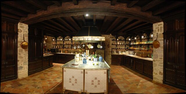 File:Castle-kitchen.jpg
