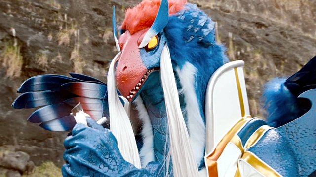 File:Zenowing holding Silver Energem.png