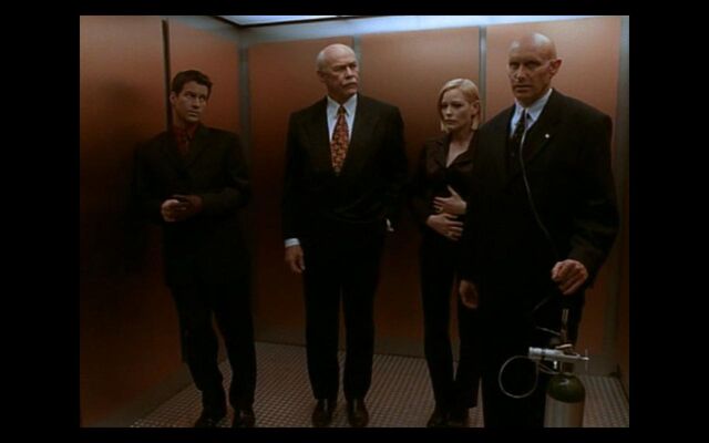 File:Elevator meeting quallu.jpg