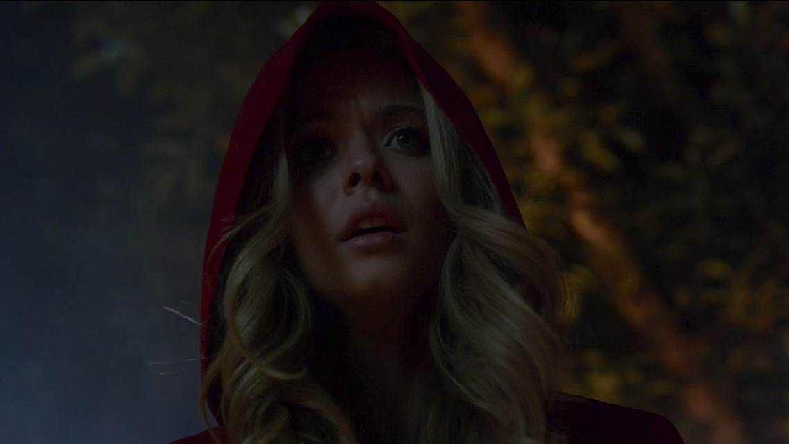 Resultado de imagem para red coat pretty little liars alison dilaurentis