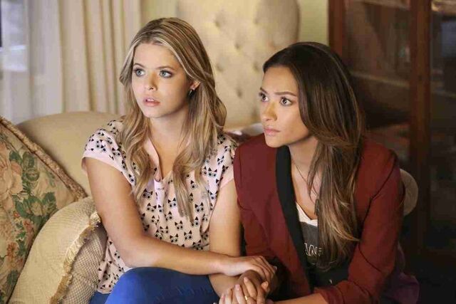 Datei:Emison-hold-hands-1403139231.jpg