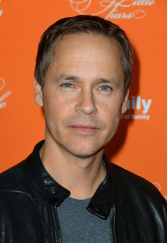 Archivo:Screening+ABC+Family+Pretty+Little+Liars+Special+5DAXpY-3lVel.jpg