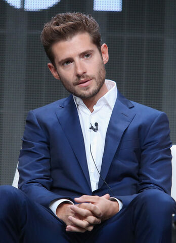 Archivo:Julian+Morris+2015+Summer+TCA+Tour+Day+7+44ae4KyIazol.jpg